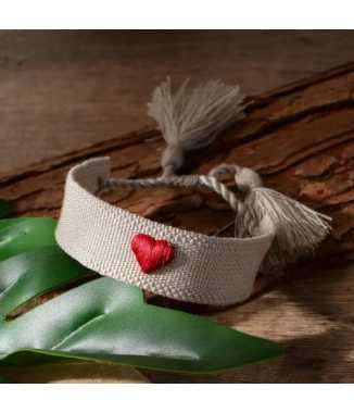 Pulsera Tejida con Corazón